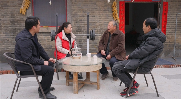 商水“黄寨大嫂”到村民家里宣传文明新风。 受访者供图