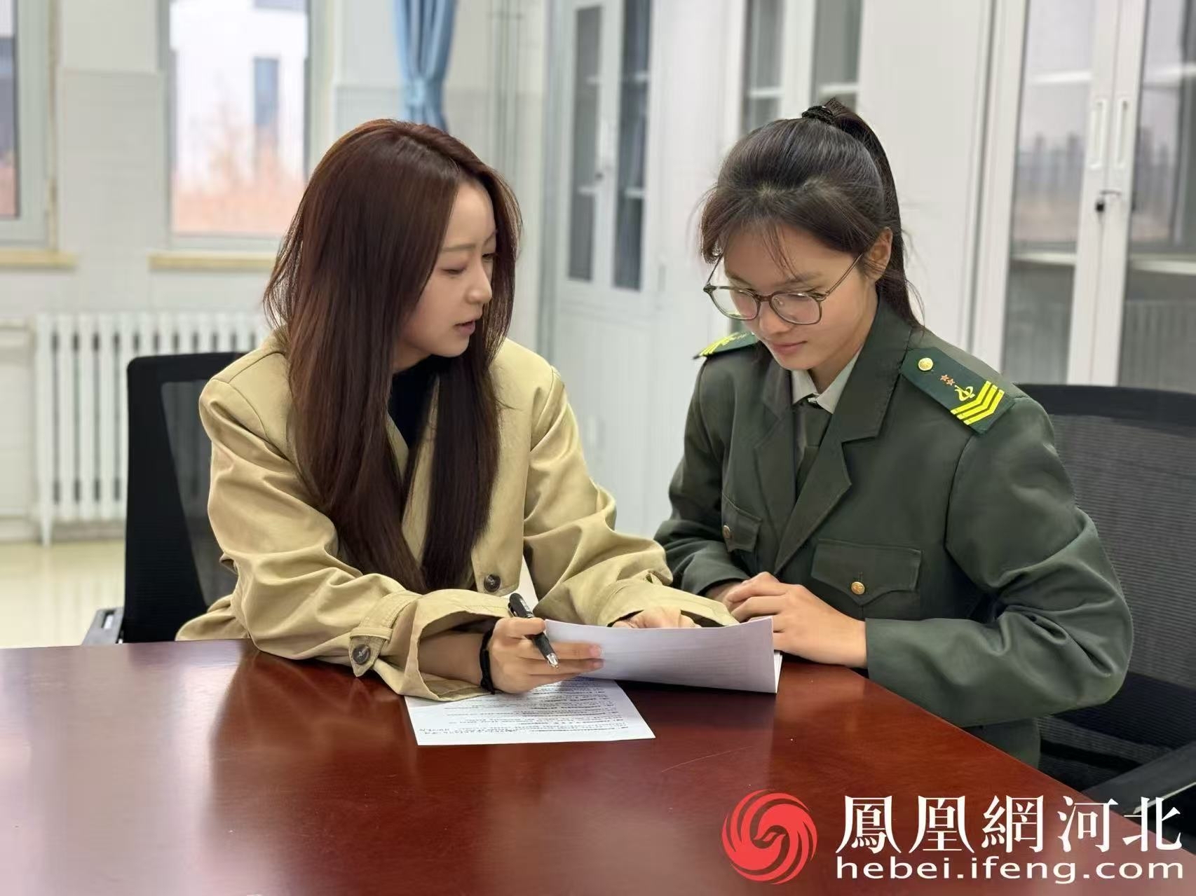 凤凰观察｜从班级讲台到全国赛场：一个秦皇岛女孩的“宪法”演讲之旅