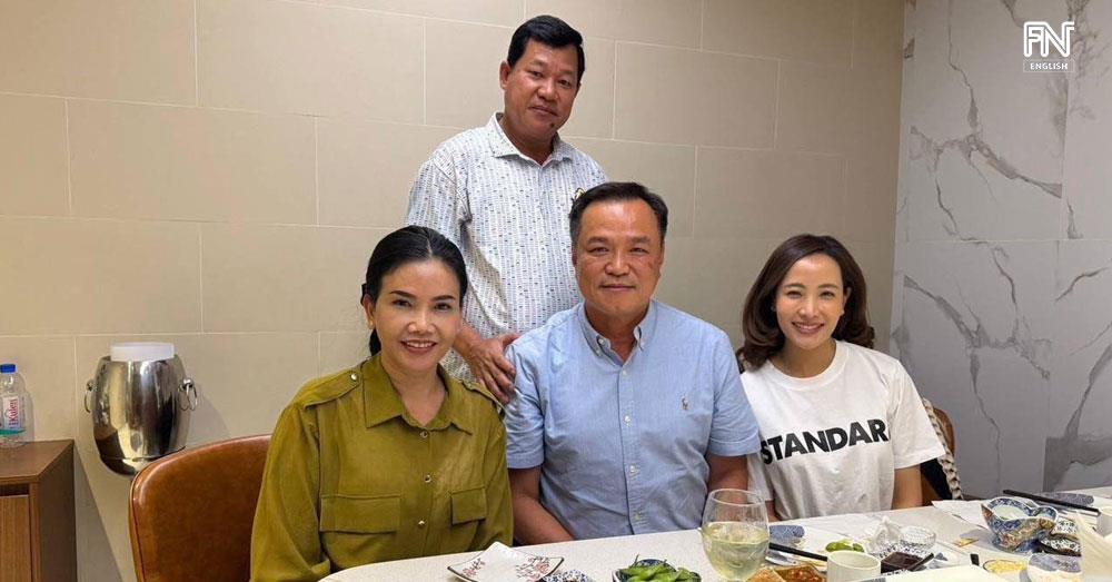 画面中间为泰国现任总理阿努廷,右边白衣为其妻子,左边为柬埔寨拜林省省长。