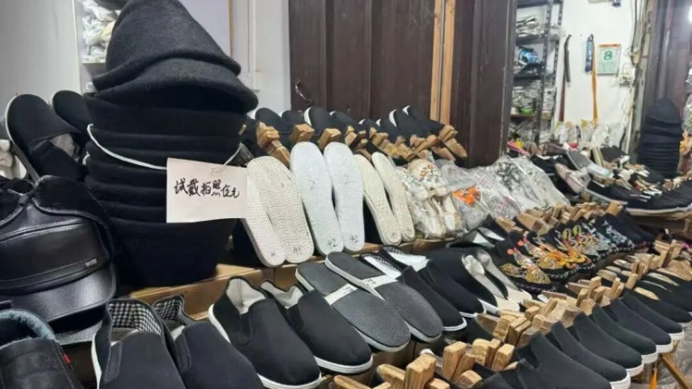 如何看待“一顶乌毡帽,两份道歉”_凤凰网
