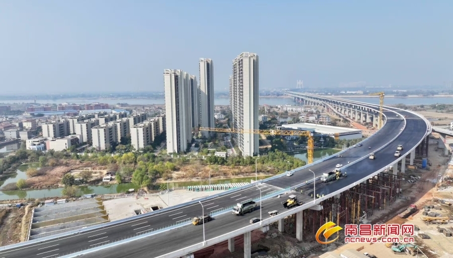 南昌隆兴大桥公路段主线沥青摊铺完成（图）