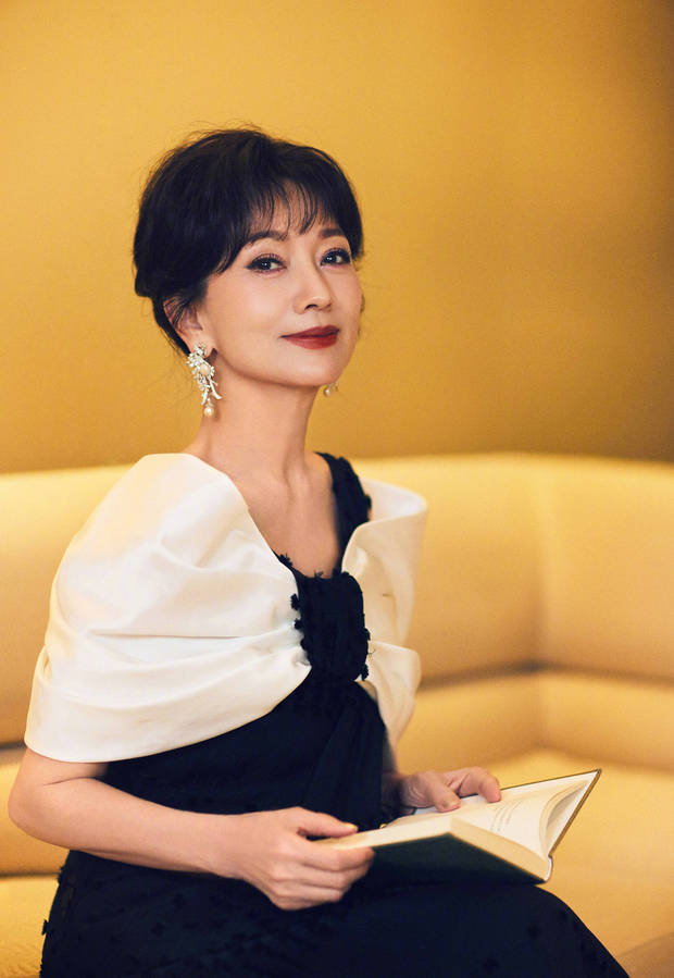 岁月从不败美人!71岁赵雅芝冻龄状态引热议。