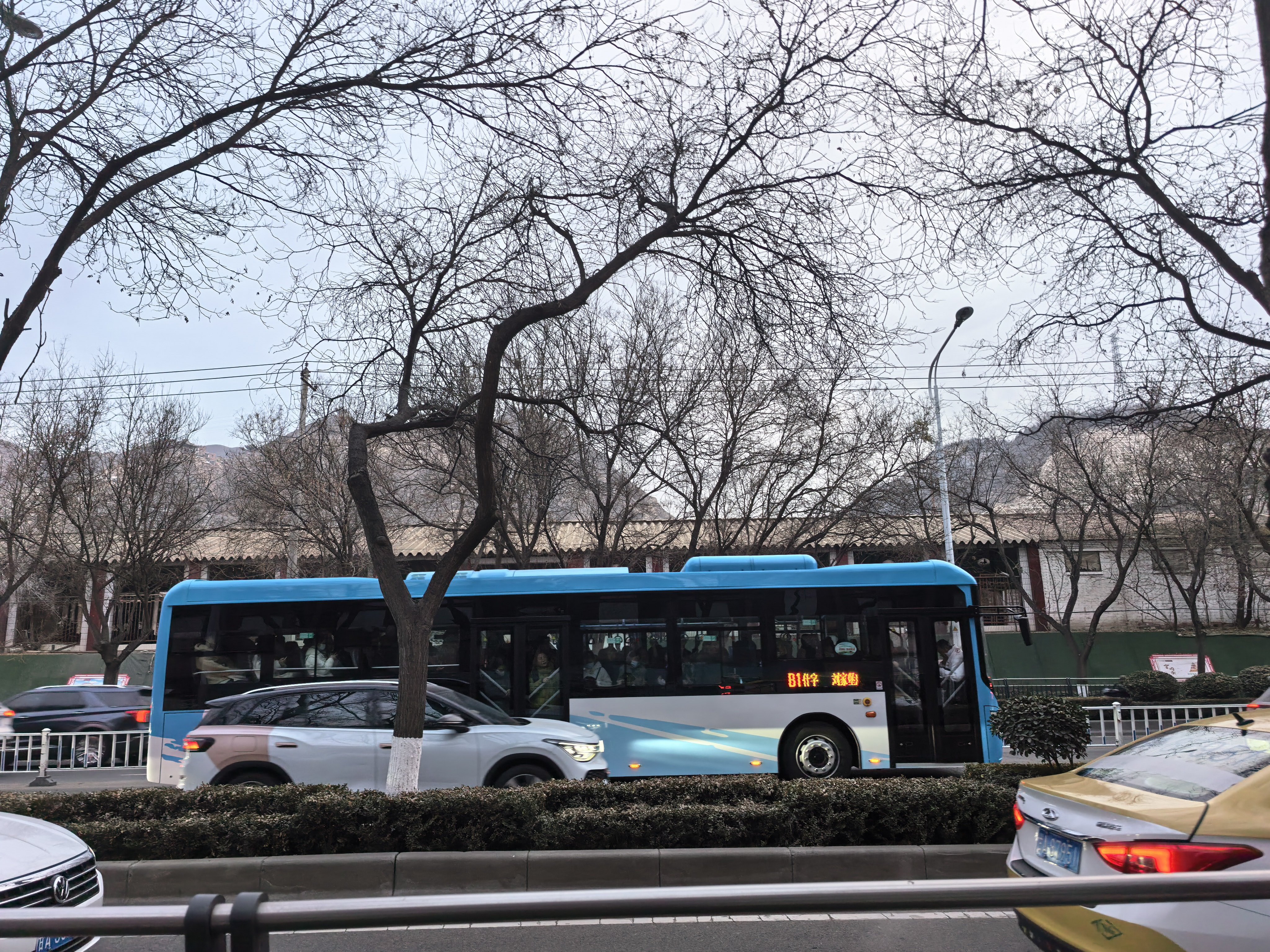 纯电动BRT公交亮相兰州街头