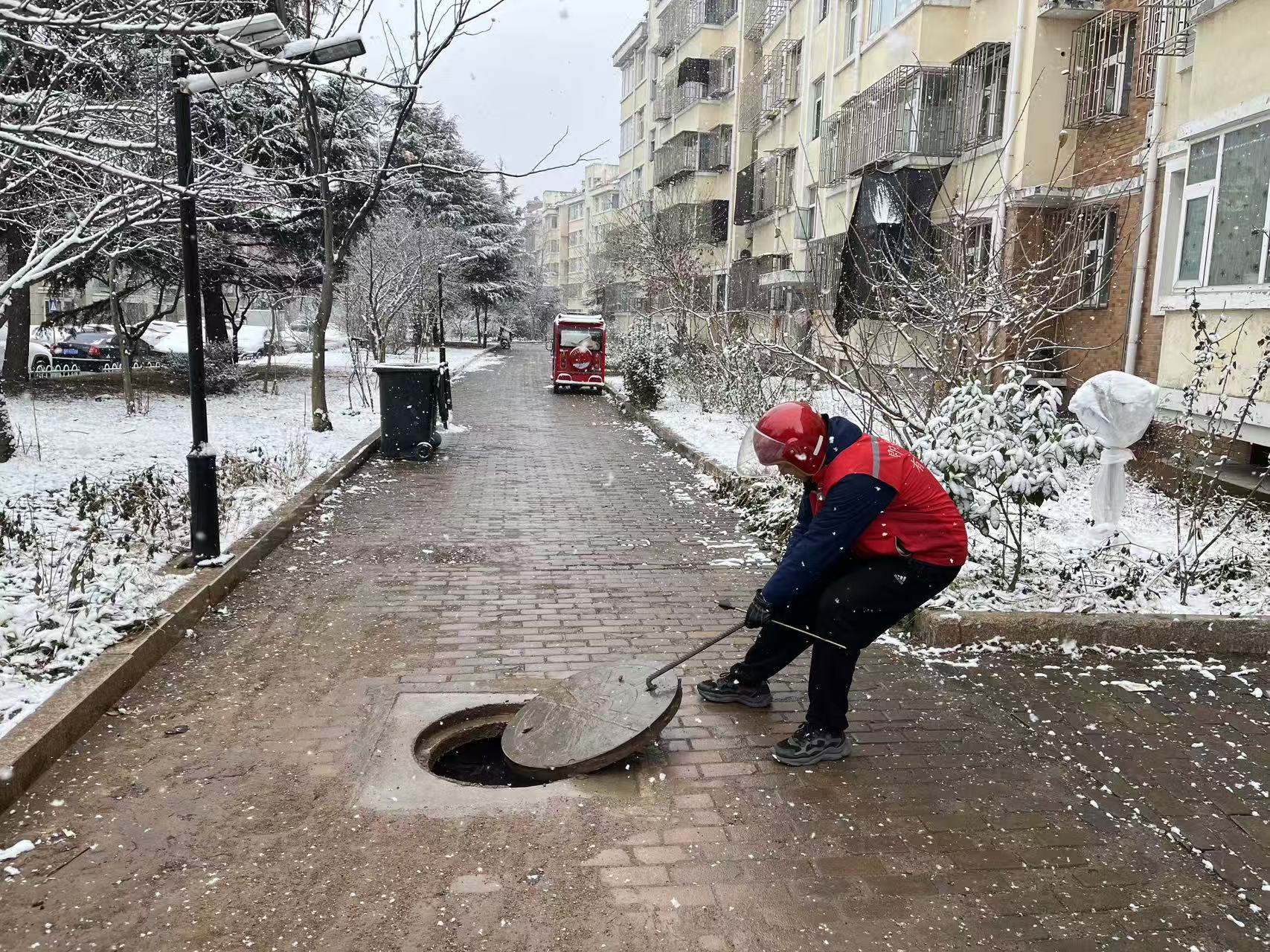 风雪中的“即热人”:守护墨城温暖的第一道防线