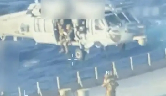 视频公布:美方人员从直升机顺绳而下,持枪在委内瑞拉海岸附近扣押油轮