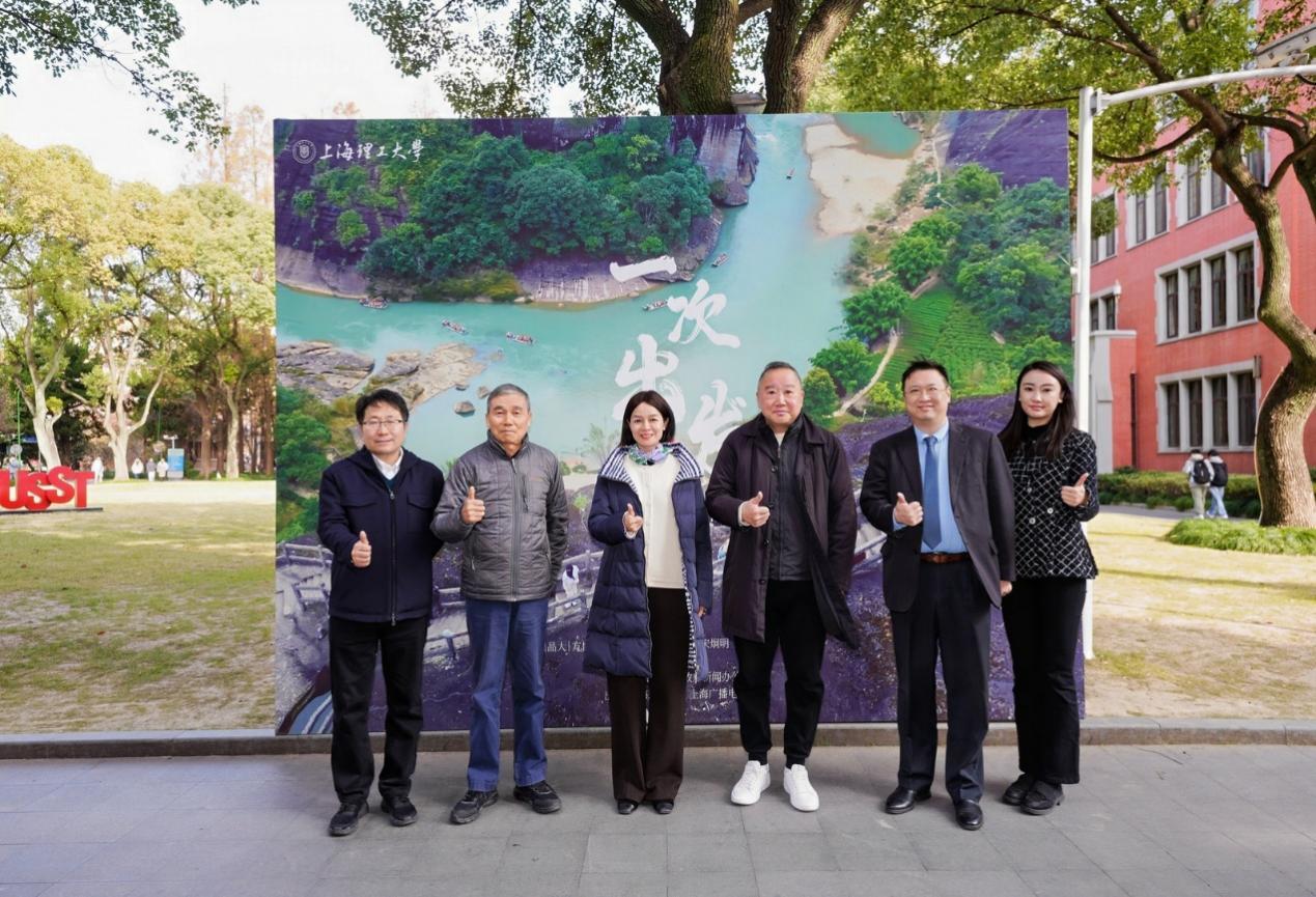 主创人员(部分)会后合影