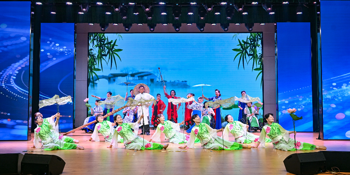 艺术破界 点亮星光——苏州寒香艺术团以走秀评弹展残疾人文体风采