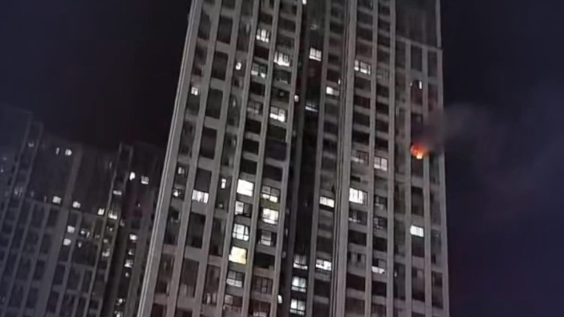 女子和丈夫吵架后纵火烧房被刑拘，当事女子自述：和丈夫吵架，一气之下去卧室点了火，很后悔