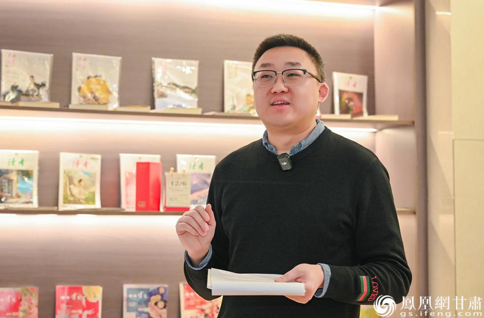 兰州龙源安泊尔供应链公司执行董事李家祺聚焦兰州牛肉面产业特色创新,分享企业探索经验。王婷 摄