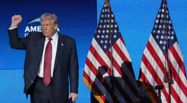 7年前强烈否认,7年后特朗普欣然承认说过这个词