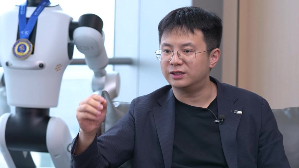王鹤:为什么大模型公司难赚钱,机器人公司反而能?_凤凰网视频_凤凰网