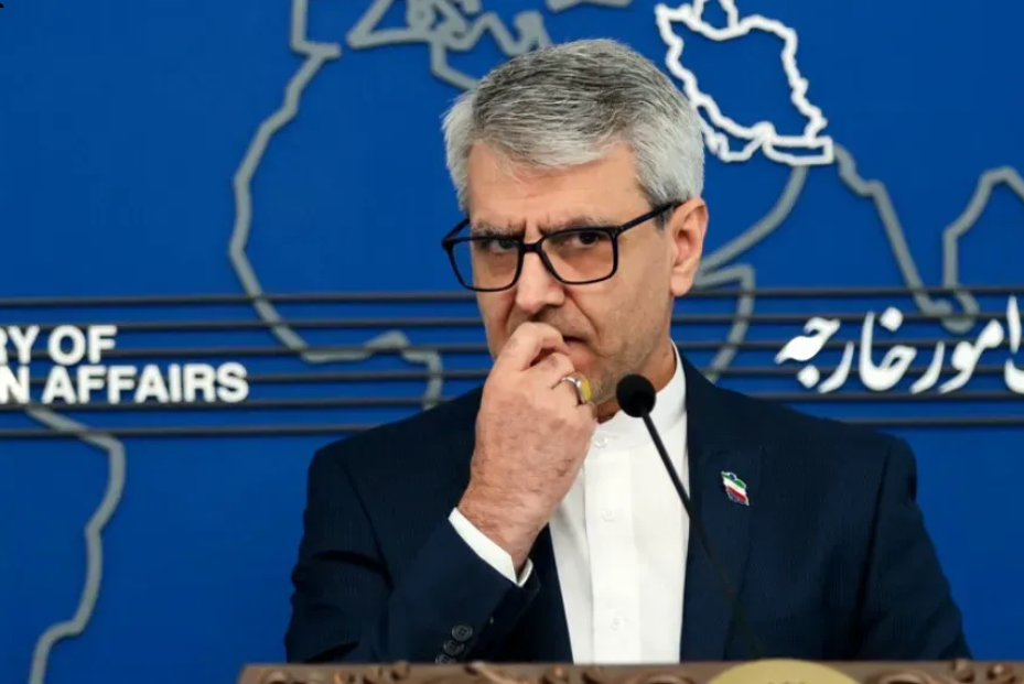 ▎图为伊朗外交部发言人伊斯梅尔·巴加埃。在12月7日的例行记者会上,他表示美国新的《国家安全战略》实际上是一份为犹太复国主义政权制定的安全文件。图源:Iran International