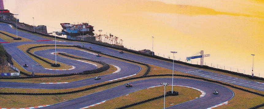 南昌：江畔卡丁车运动场 体验风驰电掣的愉悦（图）