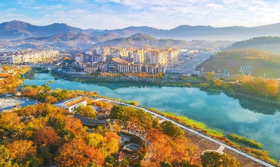 安徽安庆：生态焕新颜 冬日不褪秋色