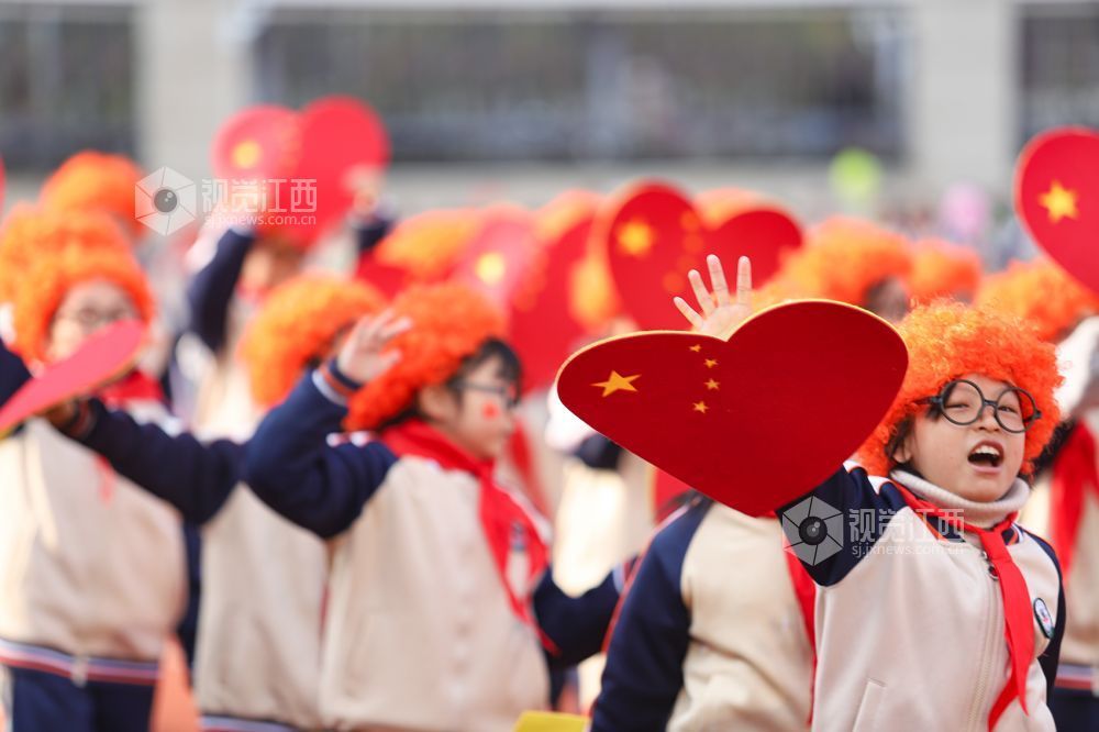12月9日,江西省余干县第五小学 2025年体育节暨冬季运动会举行。