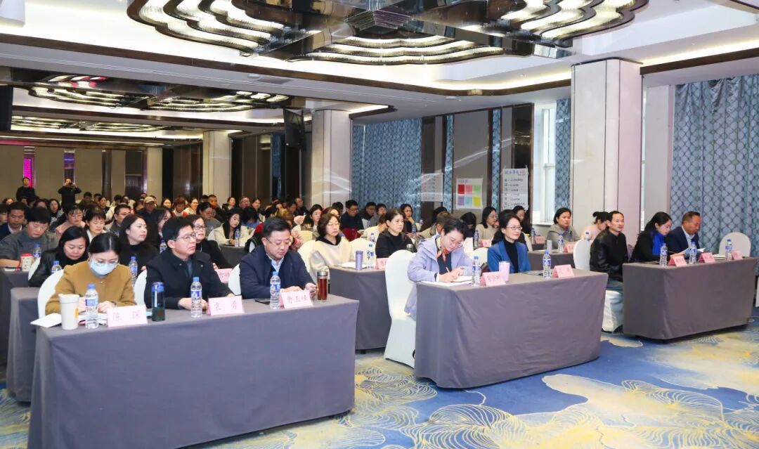2025年安徽省家庭教育指导者培训班在合肥举办_凤凰网