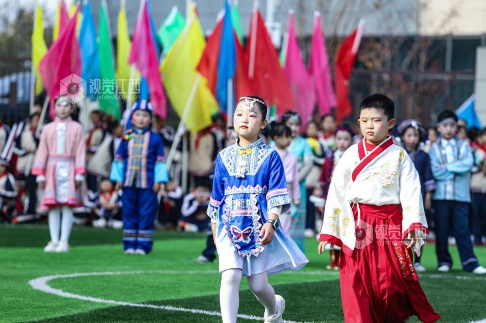12月9日,江西省余干县第五小学 2025年体育节暨冬季运动会举行。