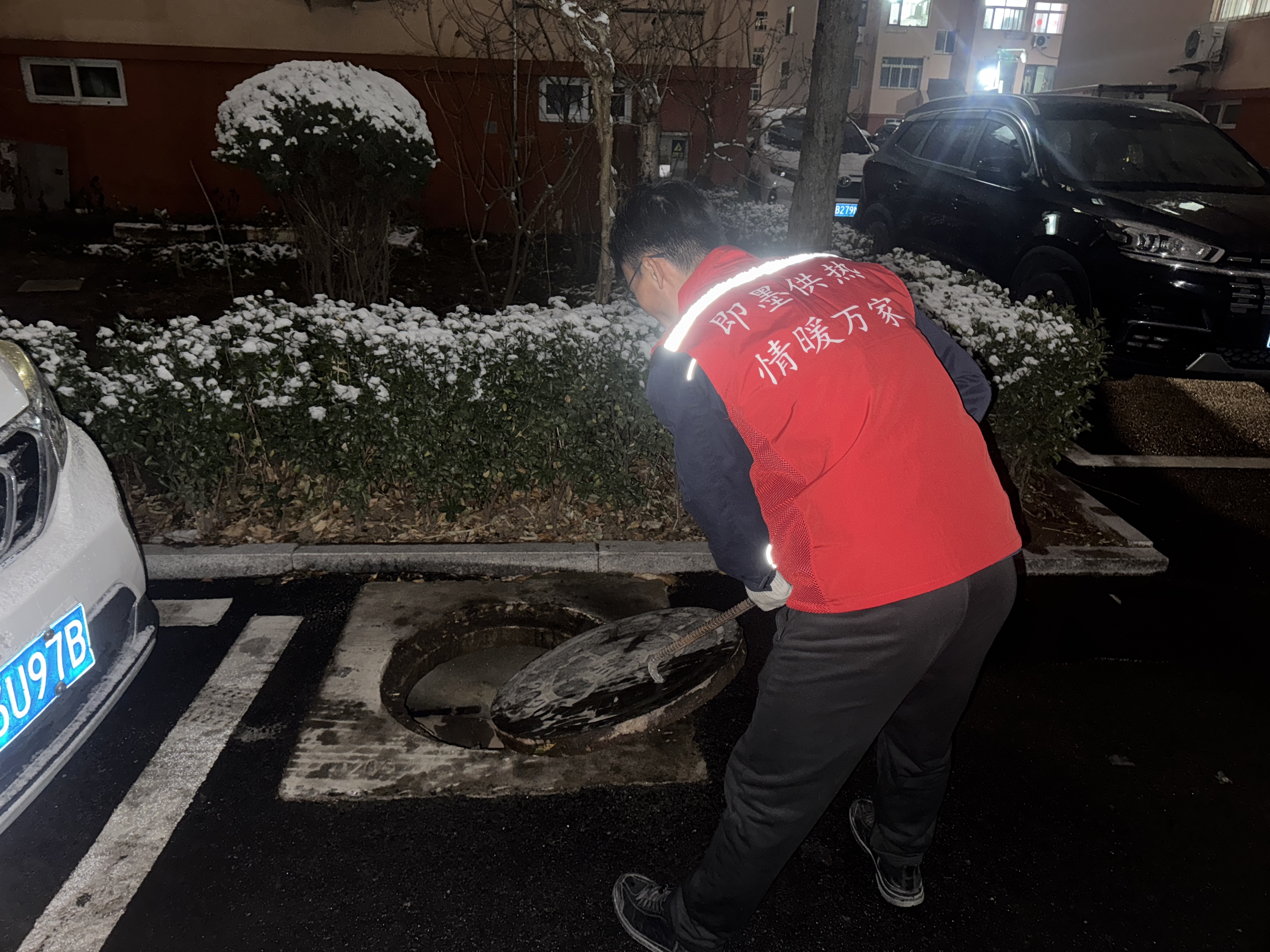 风雪中的“即热人”:守护墨城温暖的第一道防线
