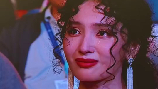 李鸿其感谢爱人,两人相对落泪(01:17)