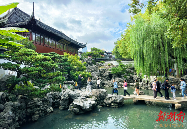豫园景区游人如织。