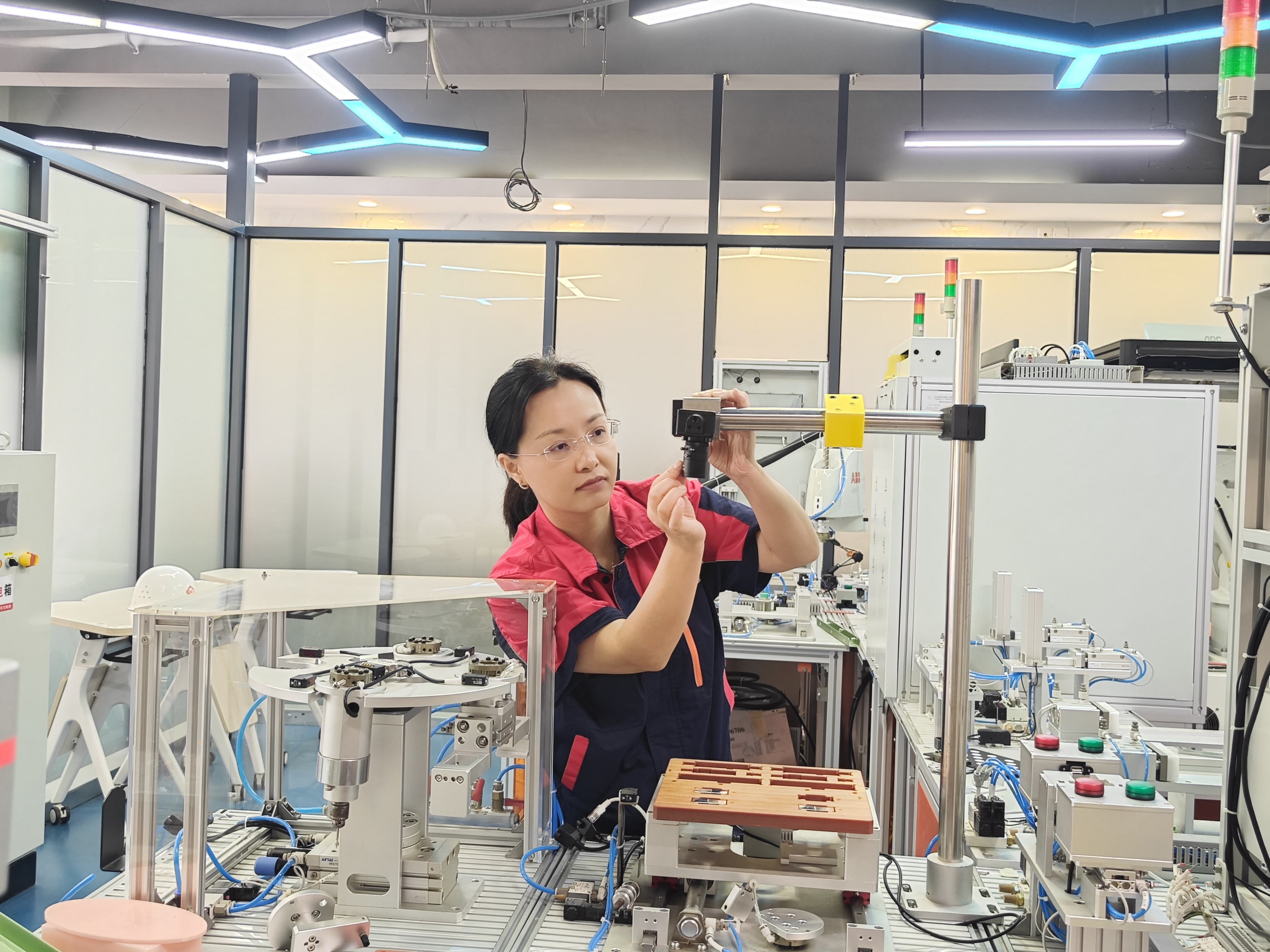 2025年“龙岗工匠”“行业工匠”暨区职业技能竞赛颁奖活动圆满举行