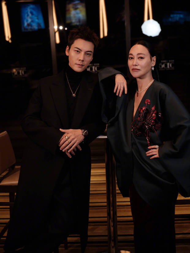 二人气场全开，状态在线。