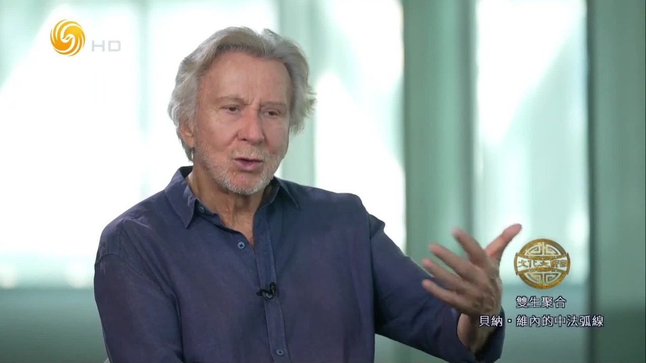 贝纳·维内使用非传统材料，挑战了艺术作品的固有定义，他想表达什么？