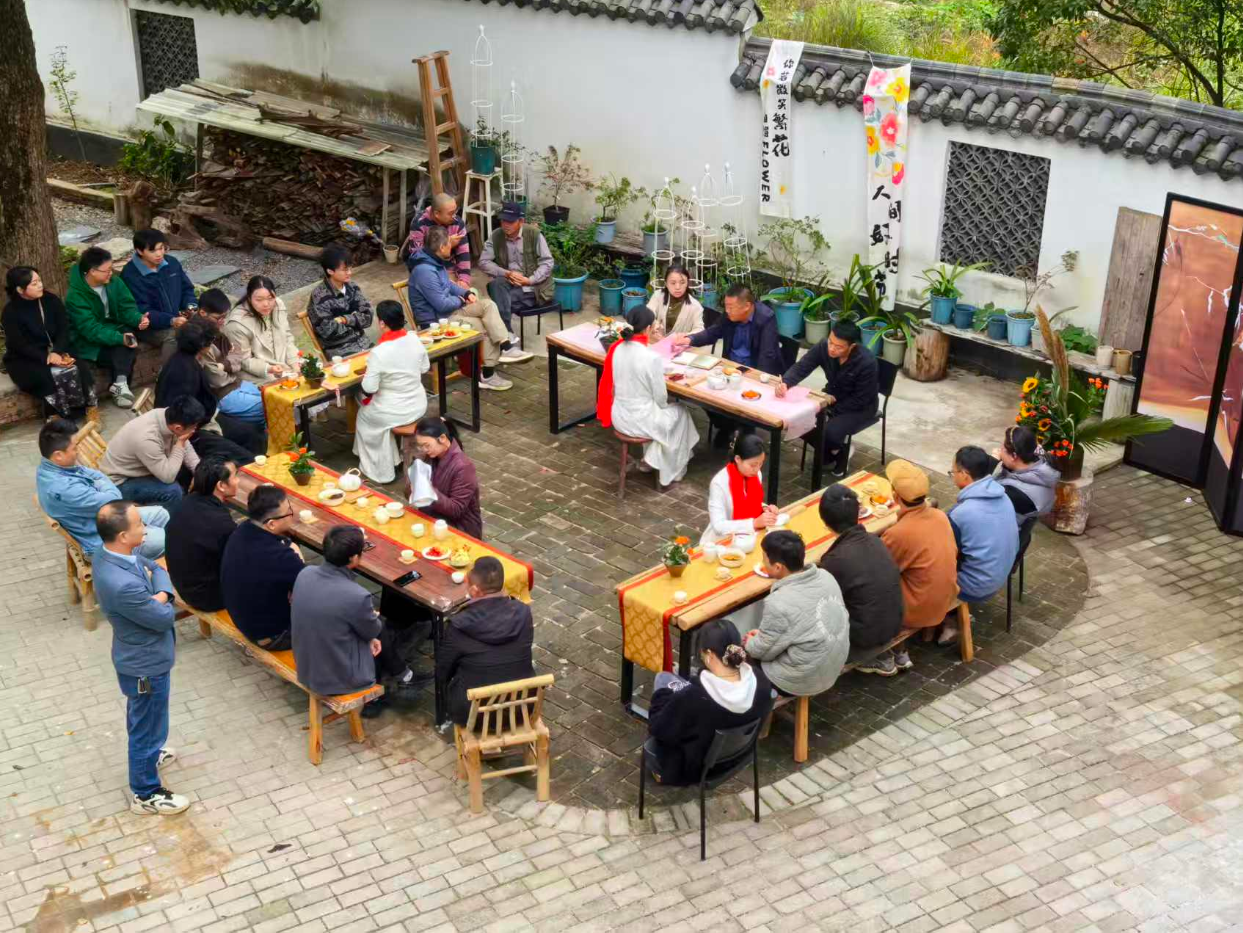 以心为壤 以艺赋能 浮梁县寿安镇让“景漂”在乡野扎根筑梦