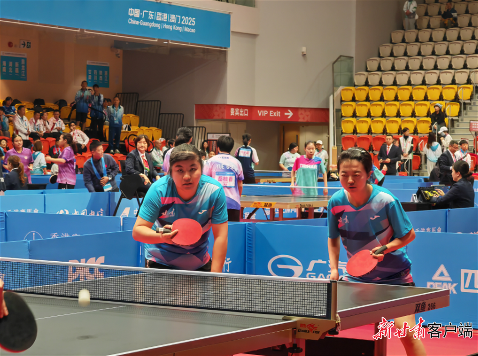 女子双打比赛现场(省残联供图)