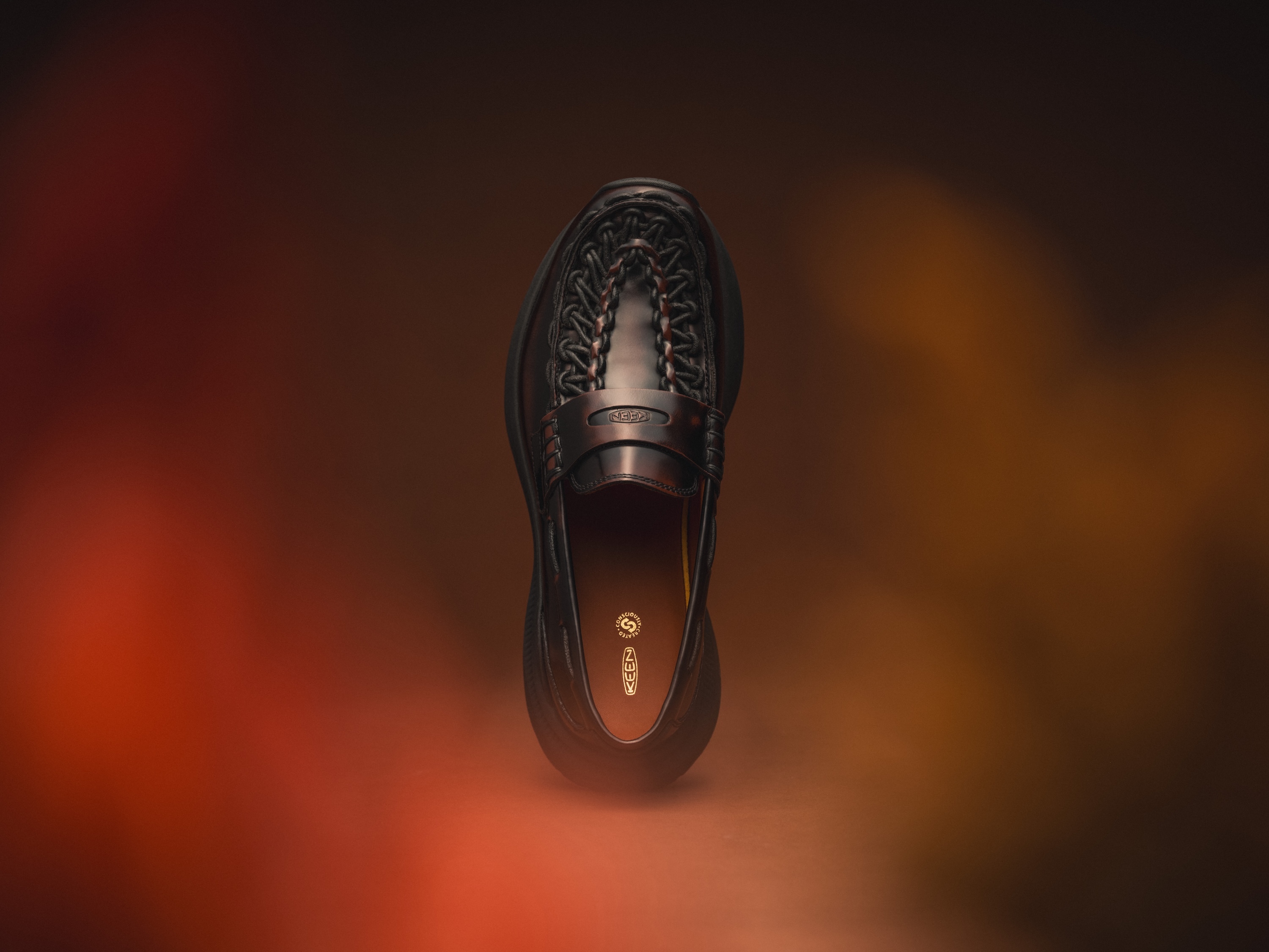 KEEN“户外正装”节日季特别限量款UNEEK Loafer WK全新 Cordovan 酒红色登场