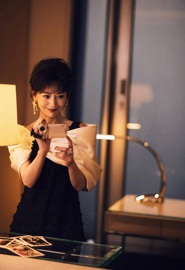 赵雅芝依然充满少女感。