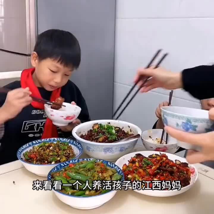 江西这样的吃辣，湖南和四川看了都要退后两步，广东一年的量