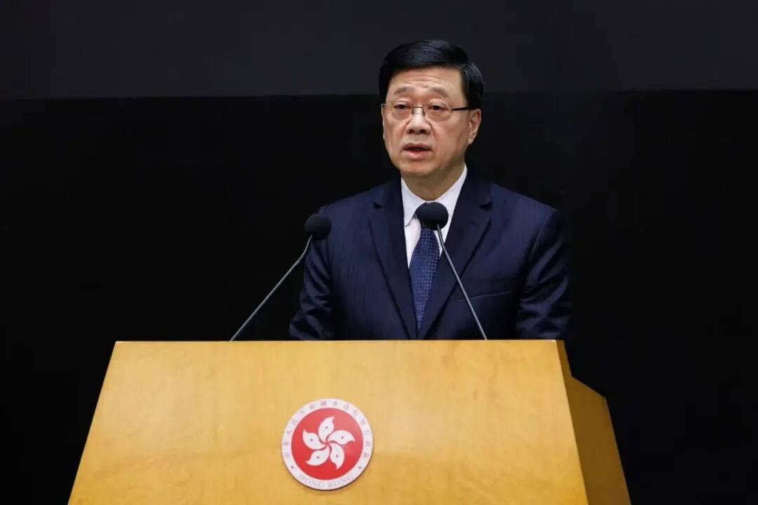 ▎2025年12月2日,香港特区行政长官李家超要求对大埔宏福苑火灾调查到底。香港将成立由法官主持的独立委员会调查火灾。图源:紫荆网