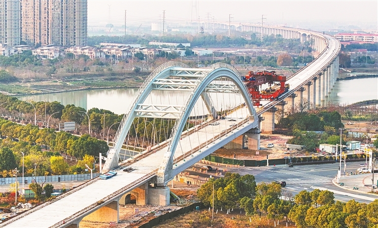 昌九高铁南昌隆兴大桥预制箱梁全部架设完成（图）