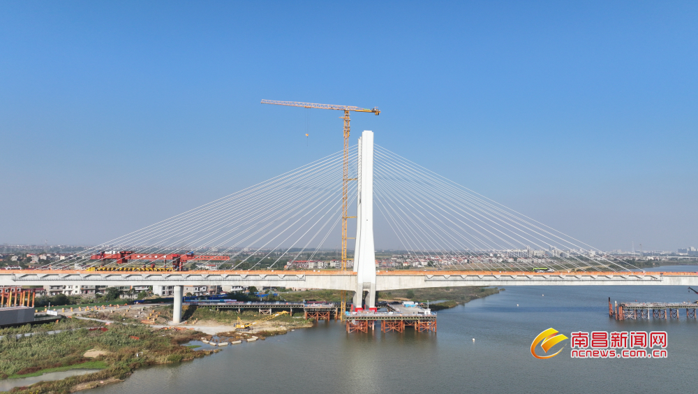南昌隆兴大桥预制箱梁全部架设完成（图）