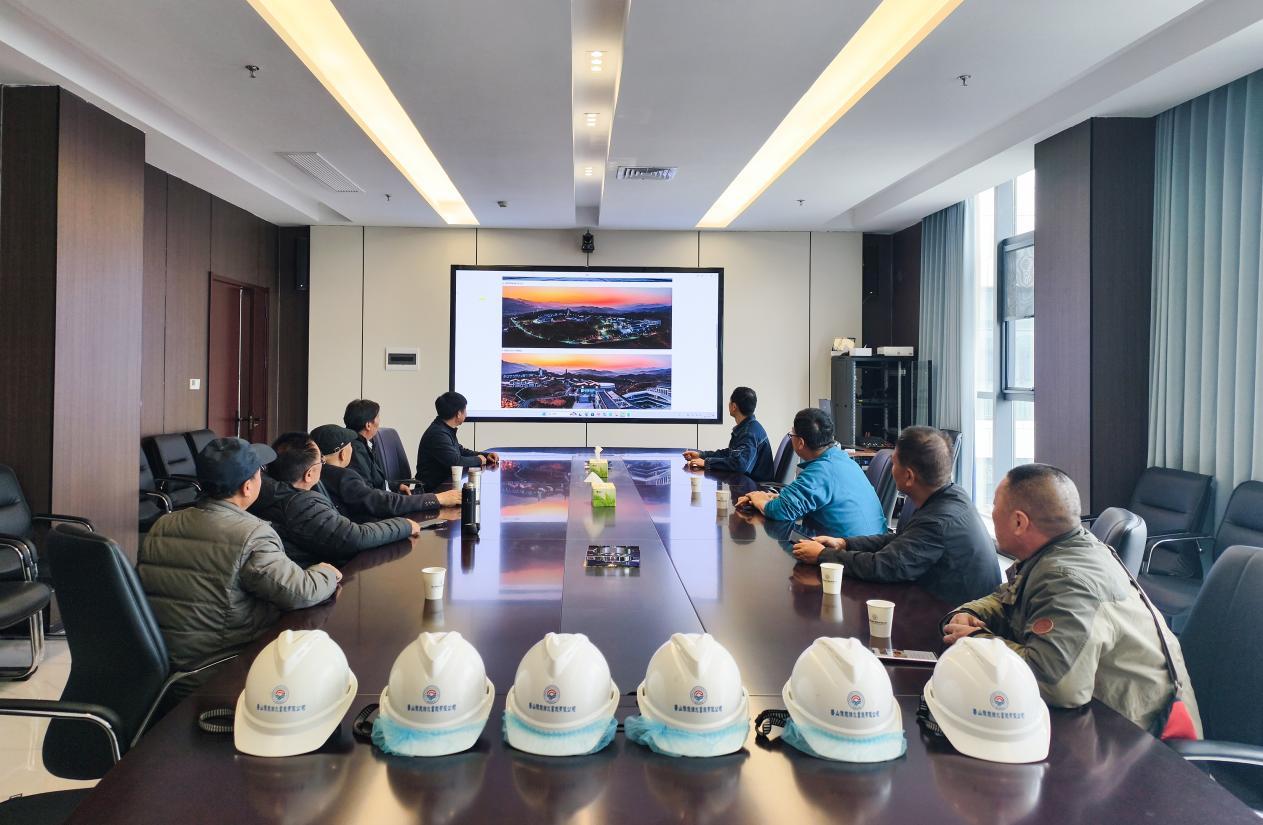 新乡市凤泉区摄影家协会主席李运明表示，摄影人是时代的记录者、传播者，此次采风以摄影为桥梁，不仅为三地四县摄影爱好者搭建了交流创作、切磋技艺的平台，更通过镜头捕捉电站建设的宏大场景与独特魅力，生动展现河南能源建设的强劲势头，为“行走河南 读懂中国”品牌建设注入摄影力量。后续，本次采风的优秀作品将通过线上展览形式集中呈现，让更多人透过影像领略河南重点工程的建设风采，感受中原大地高质量发展的蓬勃生机。