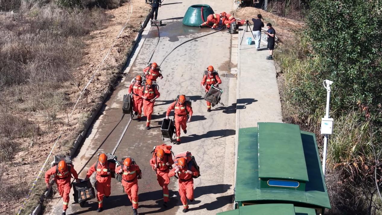 144名森林消防员同场竞技 抚州举行森林以水灭火技能大比武