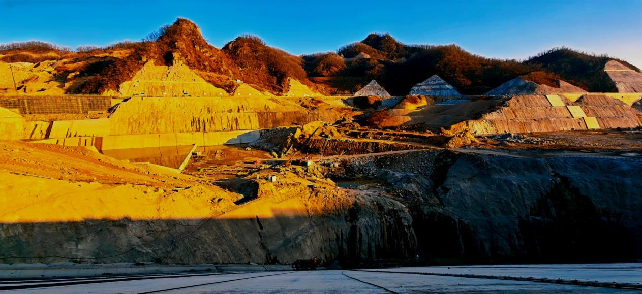 《上库&middot;凿岭筑境显金山》摄影：马庆