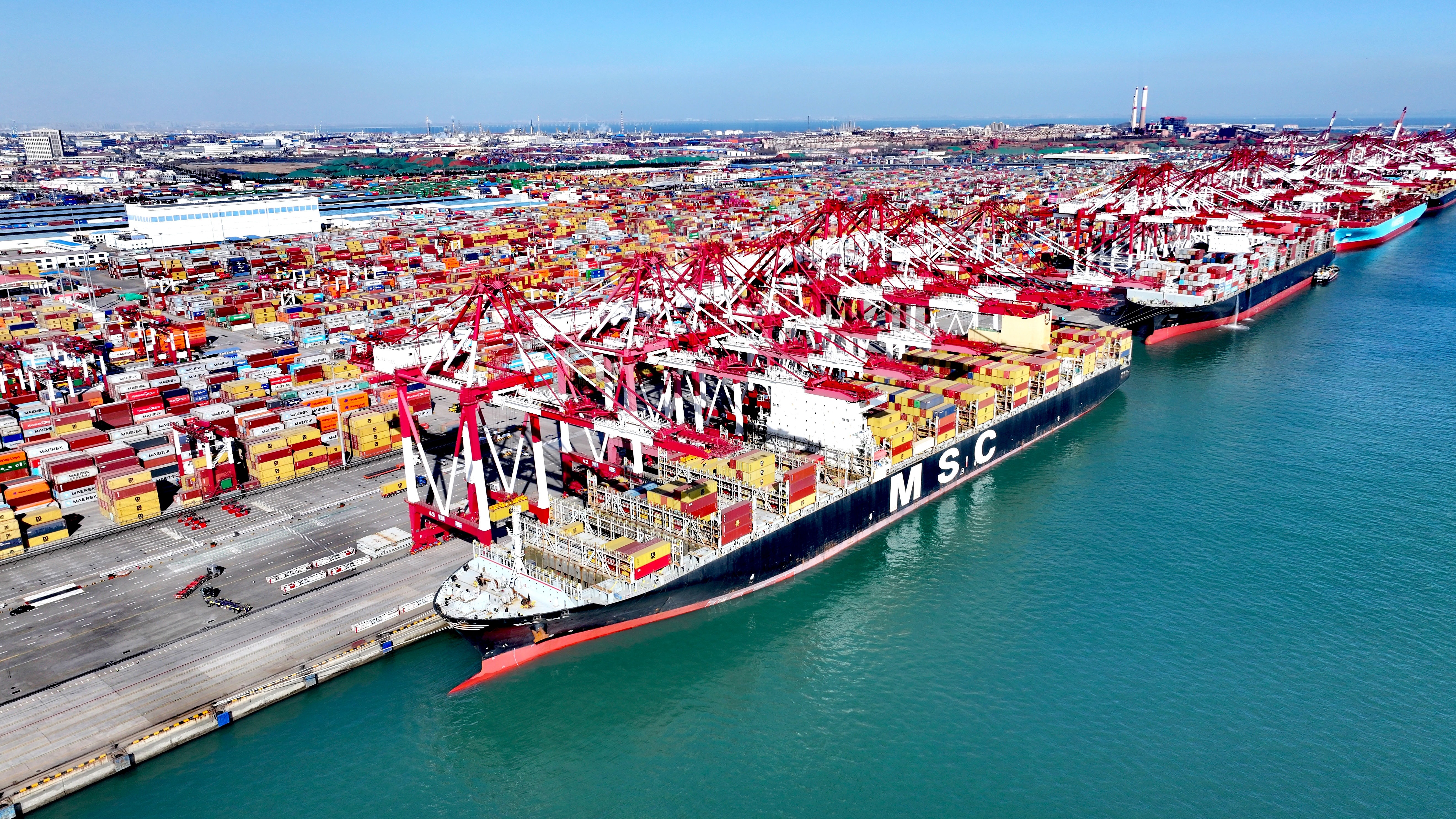 再创新纪录！山东港口青岛港今年货物吞吐量超越7亿吨，较去年提前15天！