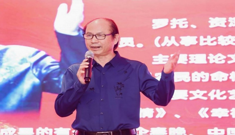 中国文化书院研究员罗托介绍本届大会活动的准备情况