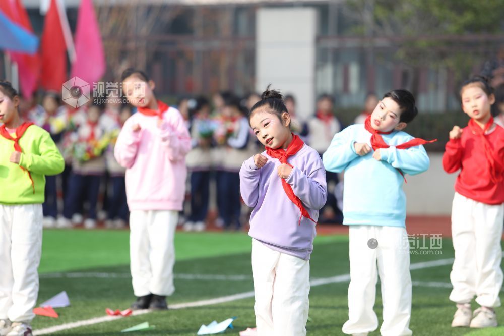 12月9日,江西省余干县第五小学 2025年体育节暨冬季运动会举行。