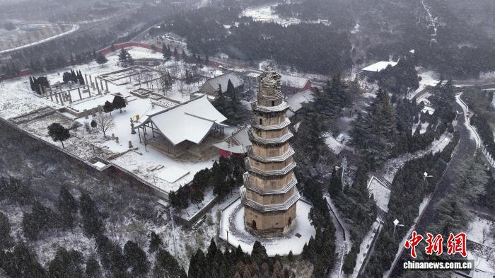 图为峰峰矿区响堂山风景区雪景。(无人机照片)李栋 摄