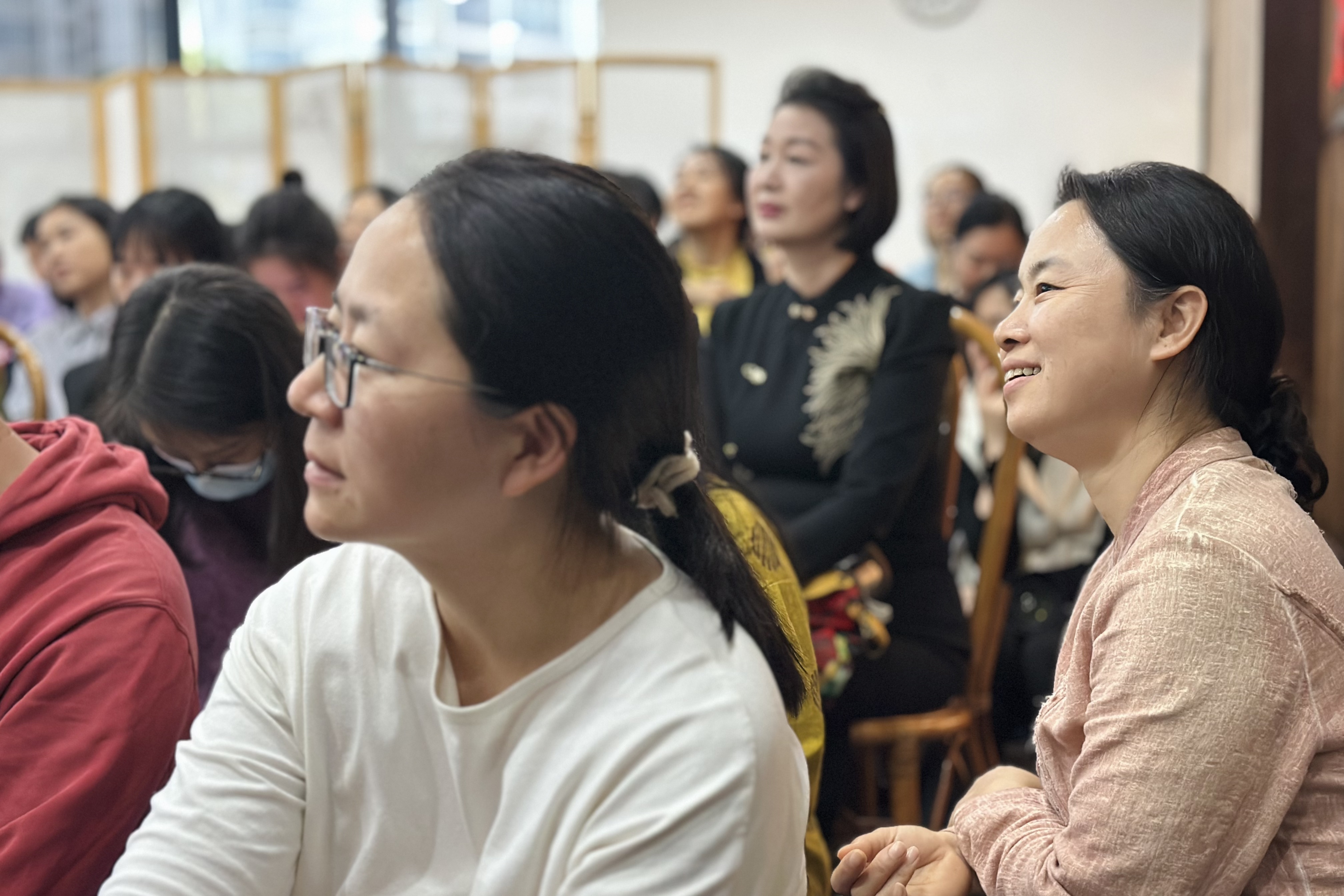 看教育专家要“听其言，观其行”：薛仁明《教养不惑》新书发布会在深举行——成年孩子即是我“礼乐文明”教育理念的验证码