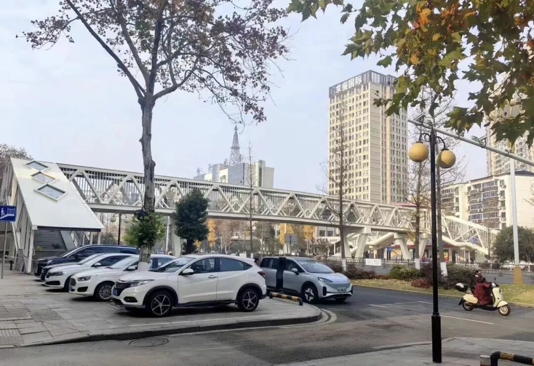 九江长虹大道这条过街天桥12月12日正式通行