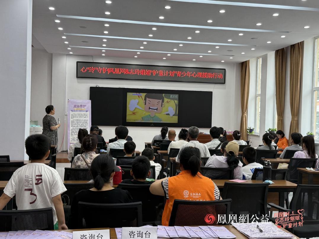 项目组携手齐齐哈尔市未成年人救助保护中心举办社区公益行活动