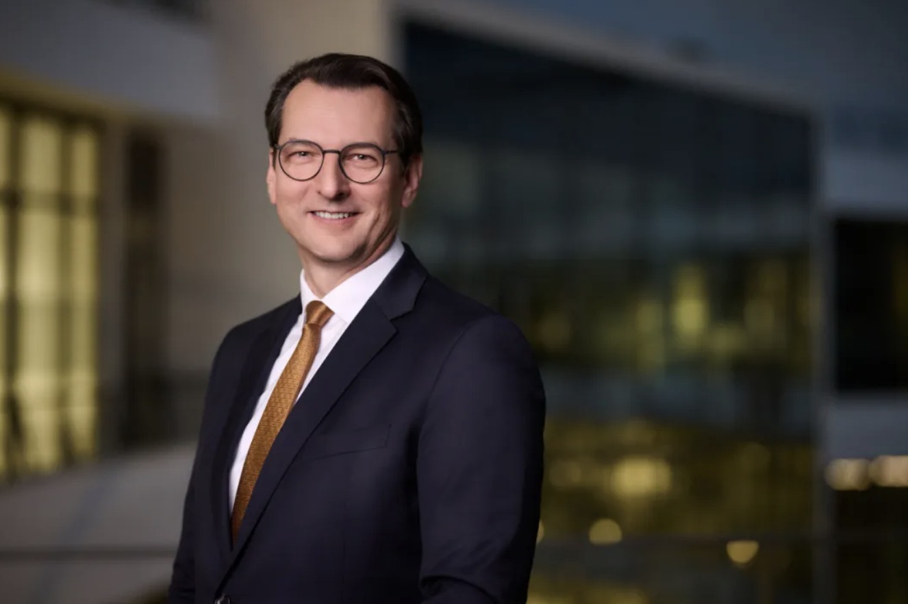 宝马官宣换帅！董事长齐普策明年5月卸任，诺德科沃奇接棒_宝马公司现任ceo