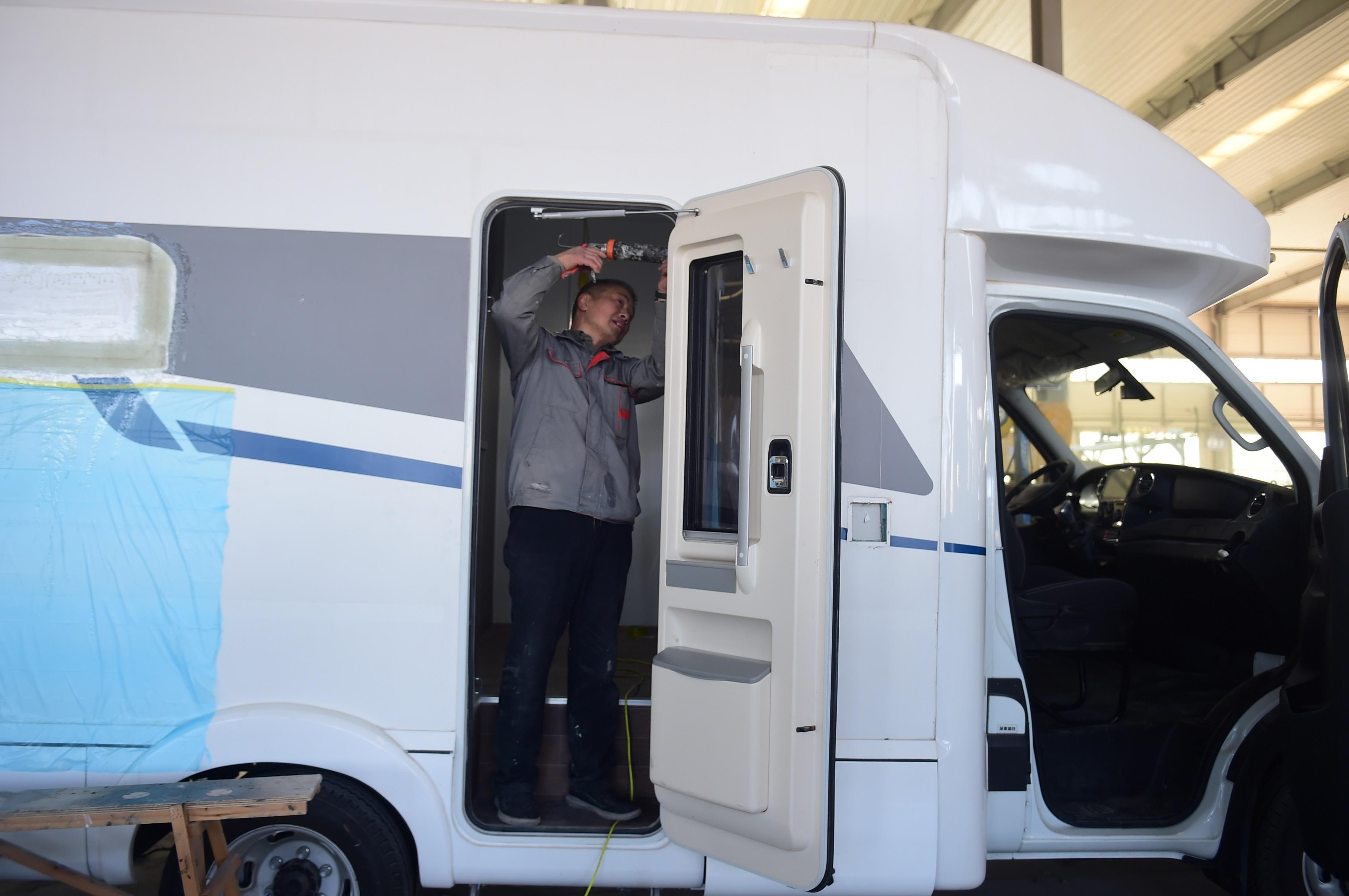 工人正在工作。