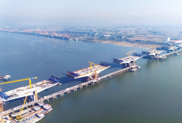 南昌昌南大桥桥面系施工全面铺开 整体进度符合预期目标