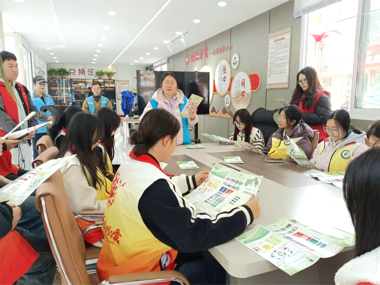 行动彰显青春责任,铜山开展垃圾分类志愿服务活动