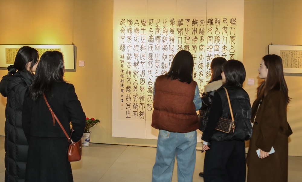 进贤县举办万小强书法艺术展
